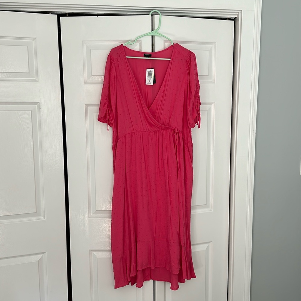 Pink midi cross over v neck dress. Has pockets!